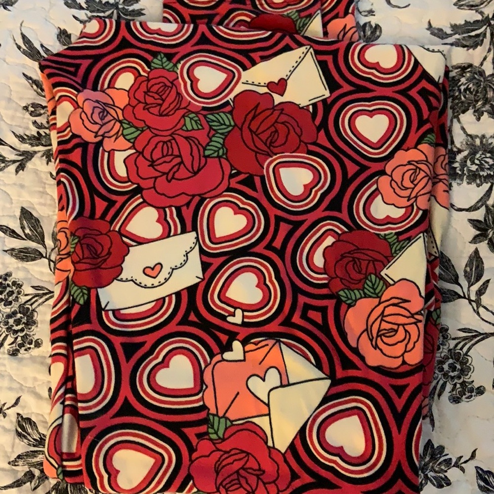 Lularoe leggings roses and valentines TC2
